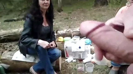 وجدت قصص جنسيه مصوره عرب نار الأم بالتبني دمية مطاطية في غرفة ربيبها وقررت استبدالها بنفسها.
