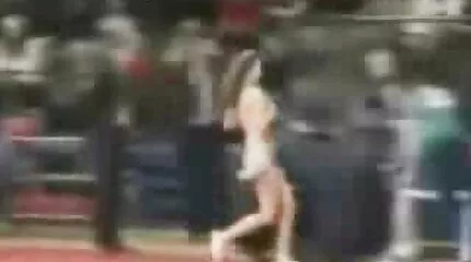 جنس ابنة ذات شعر أحمر مع والدها في أوضاع مختلفة على سرير سكس الامهات العرب عريض