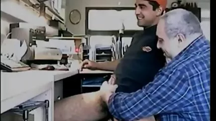 مارس الجنس مع الكاميرا في متناول اليد سكس محارم العرب