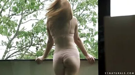 أعطى المصور الإباحي بيير وودمان محارم سكس عرب الفرصة للأوكرانية داشا للتعبير عن نفسها