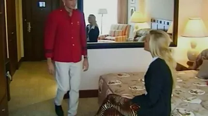يمارس الجنس مع مريض. سكس عربي افلام محارم
