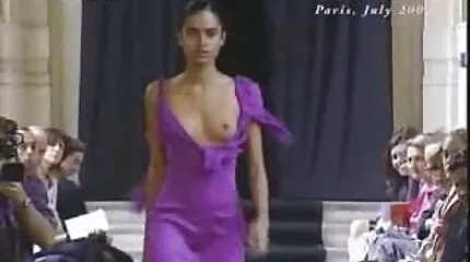 بدلاً من دفع الإيجار ، قام بتمزيق مضيفة المسكن بورنو محارم عرب الجذابة.