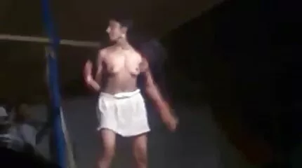 الدهون المنحرف يشاهد زوجته فينيكس ماري تحصل مارس الجنس من بورنو محارم عرب قبل جاي ماك