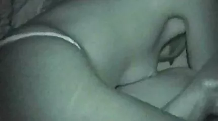 وأنا أقف قصص محارم عرب نار هنا عاريًا