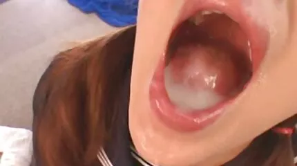 من سكس اخوات عرب العتبة سحبت زميلها إلى الفراش.