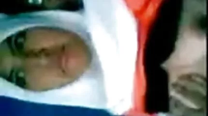 أحمر محارم عرب الشعر في جوارب شبكية
