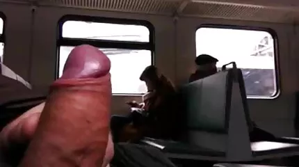 زوجان في حالة حب يمارسان الجنس في الصباح محارم سكس عرب على سرير كبير في فندق