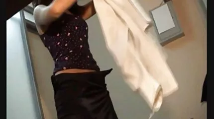 عارضة أزياء غير راضية . سكس امهات عرب