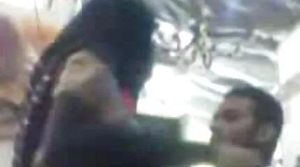 مزق صديقة لها كس محلوق وانتهت في حضن proshmandovka. سكس العرب محارم